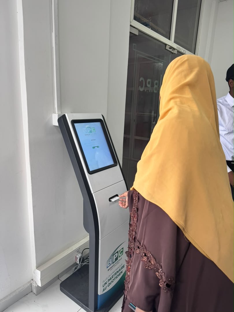 Installation d'un système de gestion des files d'attente - Banque Postale des Comores