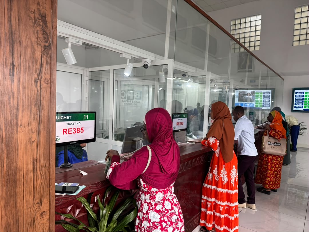 Installation d'un système de gestion des files d'attente - Banque Postale des Comores - 3