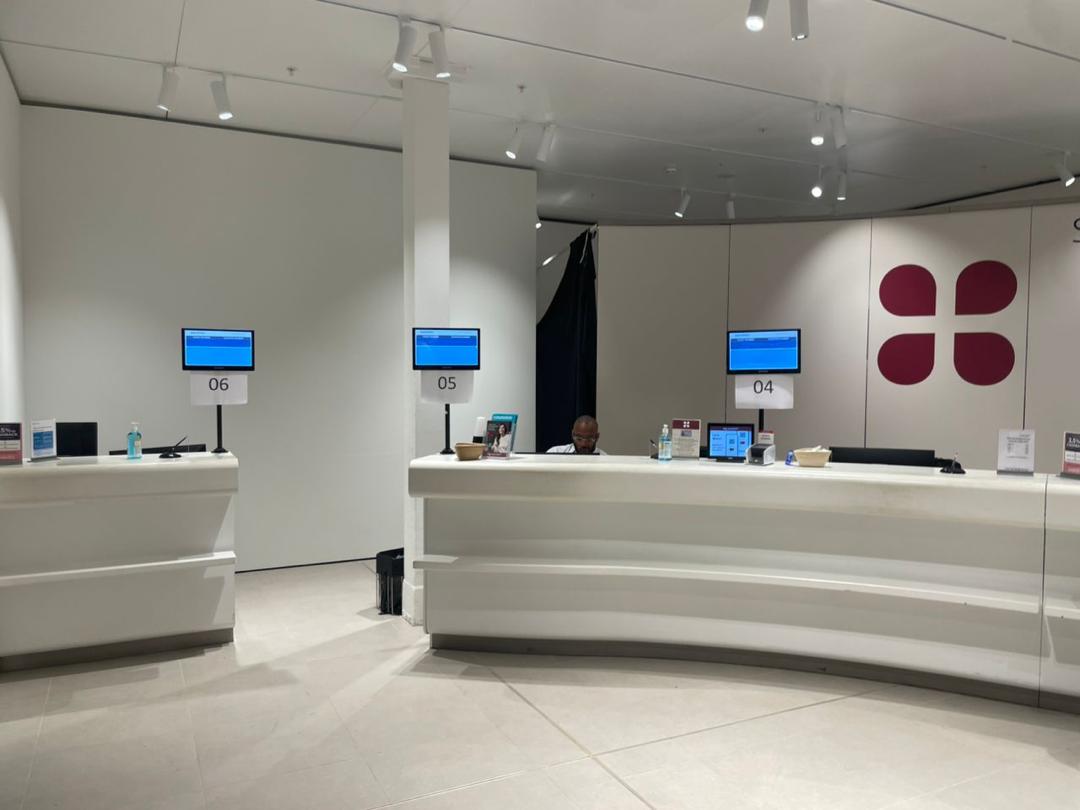 Installation de solutions digitales - Manor Genève, Suisse - 3